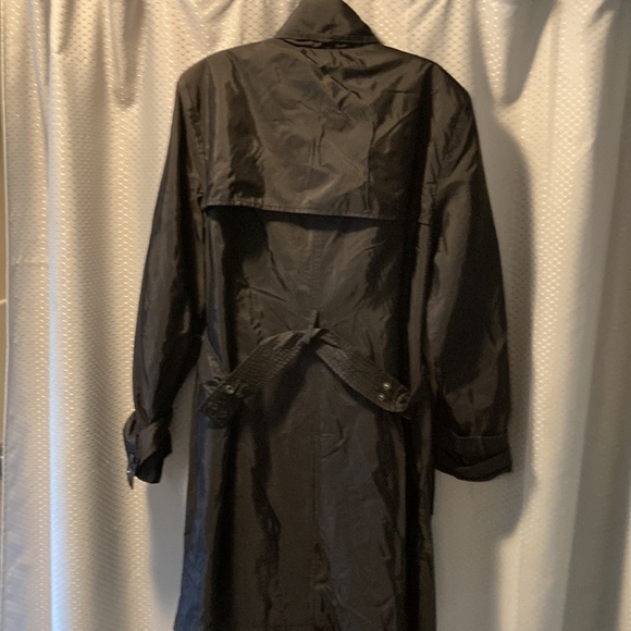 Woman’s Perry ELLIS portfolio rain jacket - Picture 2 of 4